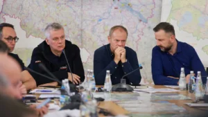 Premier Donald Tusk na sztabie kryzysowym