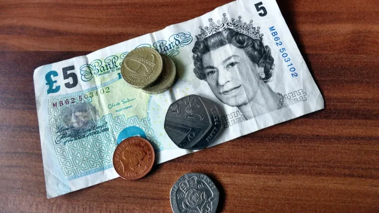 Przelewy zasiłków w UK mogą zostać wstrzymane!